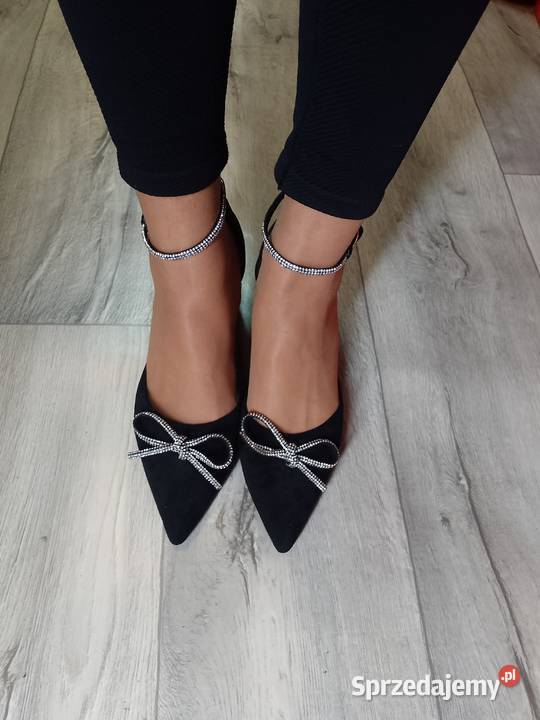 42 Czarne bogato zdobione czółenka wieczorowe z małopolskie Kraków