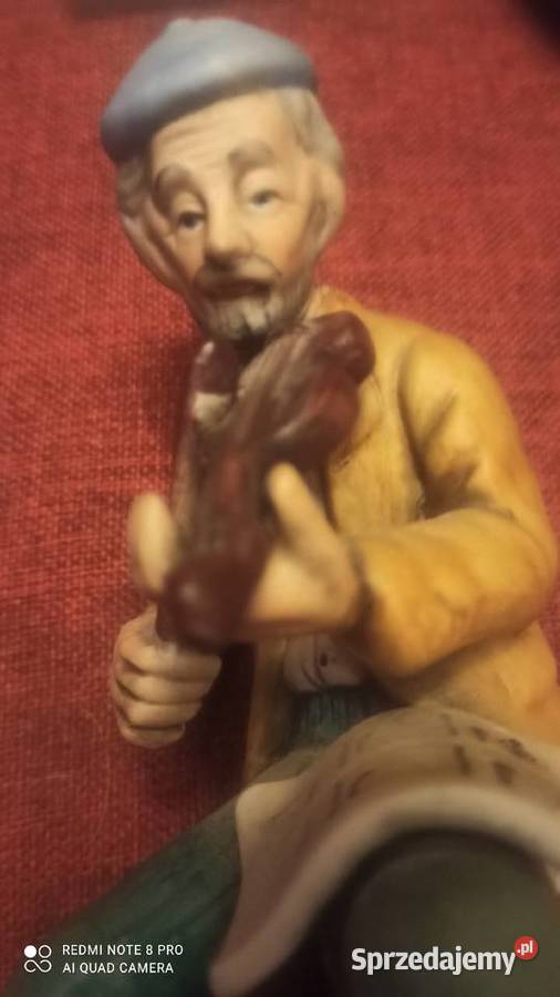 Figurka grajka z nutami na kolanach Skrzypek Porcelana i szkło Gdańsk