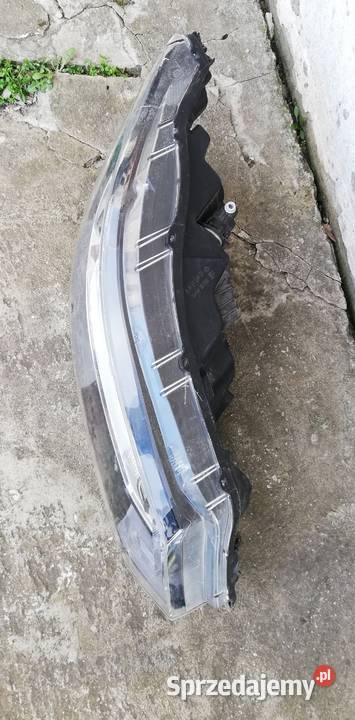 Nissan Qashqai II 2 J11 2017 Lampa prawa Lampy przednie Poświętne