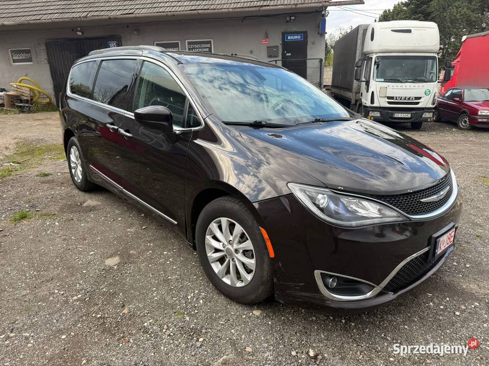 CHRYSLER PACIFICA TOURING L 36 2017 okazja tanio aluminiowe felgi Pacifica Węgrzce