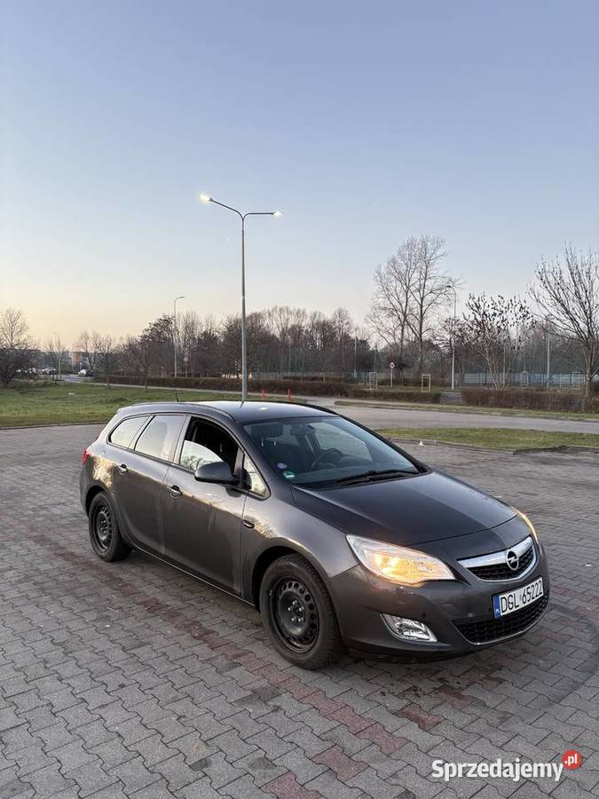 Opel Astra J kombi 14 turbo 140 2011 Głogów sprzedam