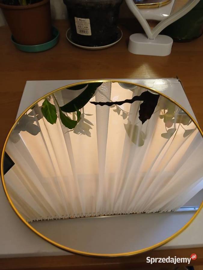 Okrągłe lustro ścienne aluminiowe w złotej ramie Świdnica