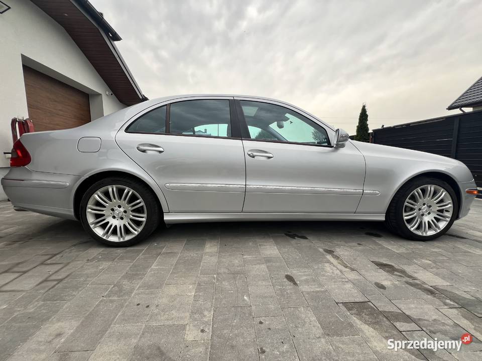 MercedesBenz Klasa E E 550 AVANTGARDE 4/5 Krasne