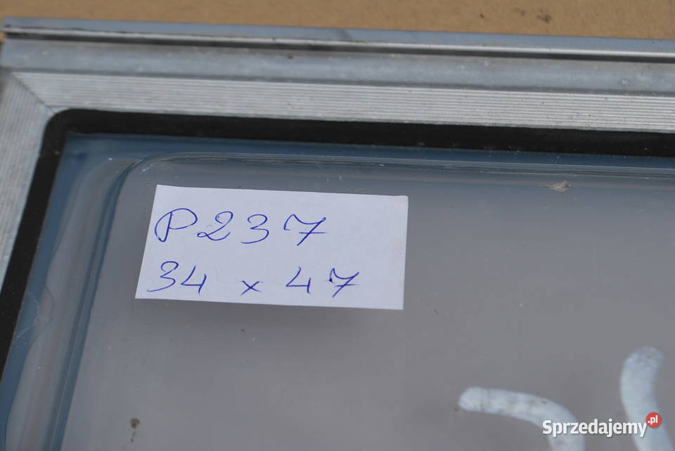 OKNOSZYBA ŁAZIENKOWA DO KEMPINGUKAMPERA 34X47 Grzebowilk