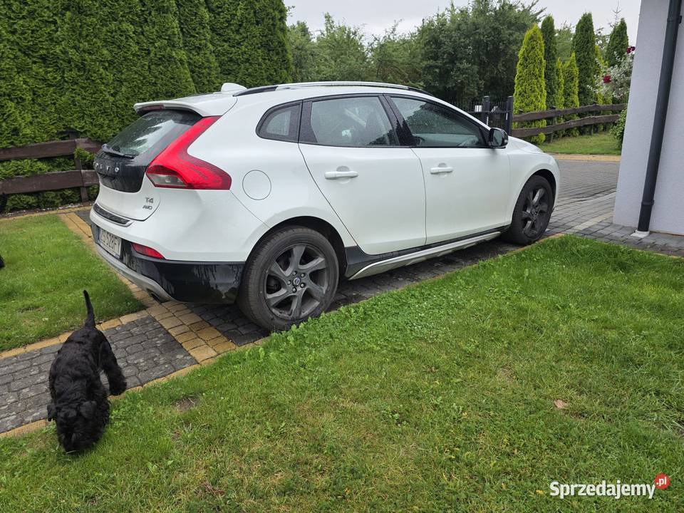 Volvo V40 CC na przedarz światła przeciwmgielne Suchań
