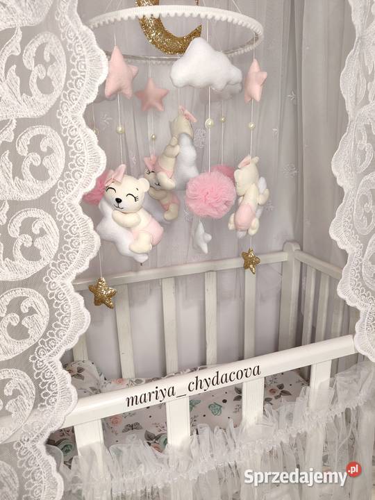 Karuzela z filcu do łóżeczka dziewczynki Zabawki