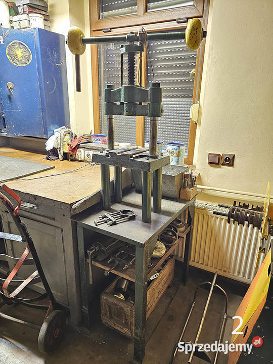 Prasa ręczna śrubowa balansowa PSB 3000 Drezdenko