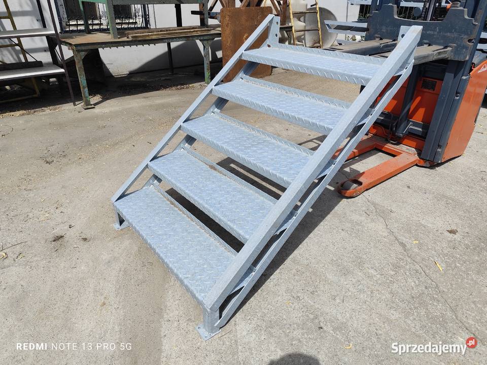 Schody z blachy ryflowanej wejście na 112 loft 5 Elżbieta