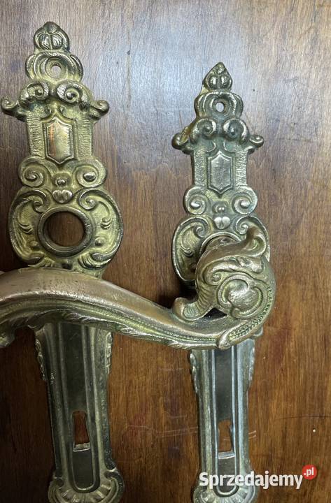 Stare klamki z szyldami z mosiądzu