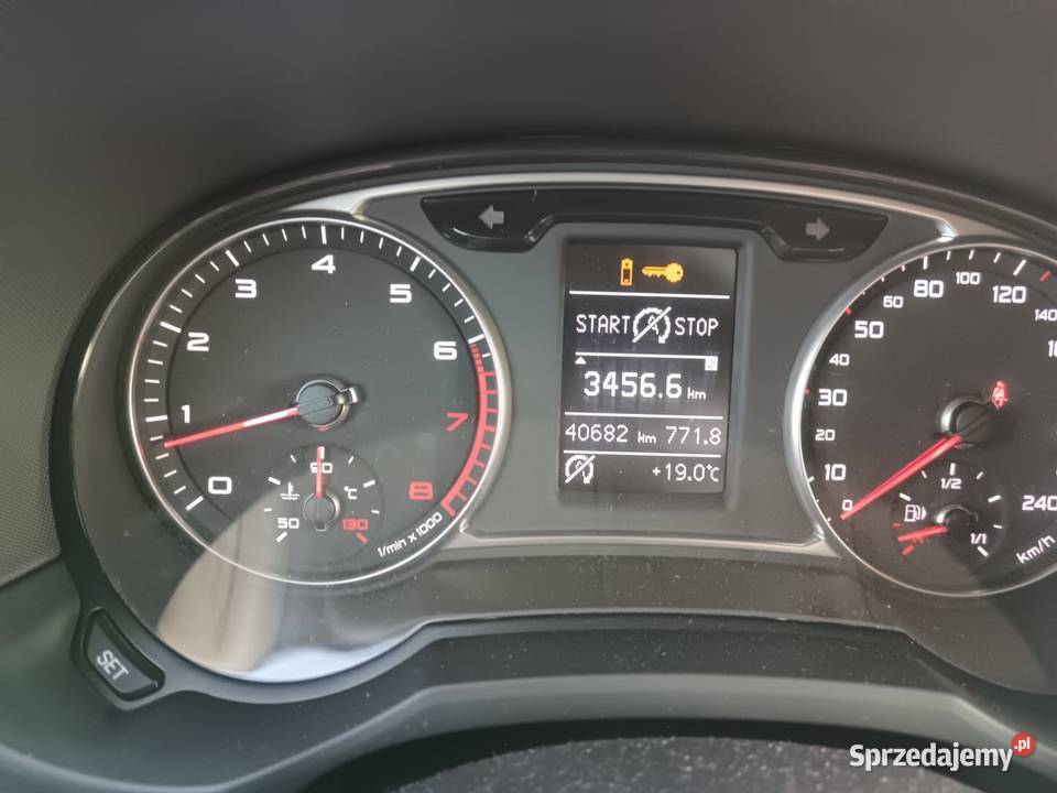 AUDI A1 14 nie 10 6biegowa skrzynia super wygląd wielofunkcyjna kierownica A1
