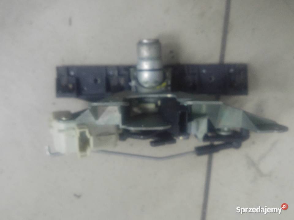 VW PASSAT B5 zamek klapy tył 3B0827297