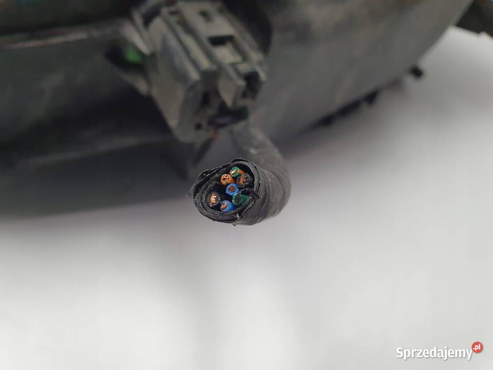 LAMPA PRAWA Ford Mondeo Mk3 III 0007r PRZEDNIA Rudka