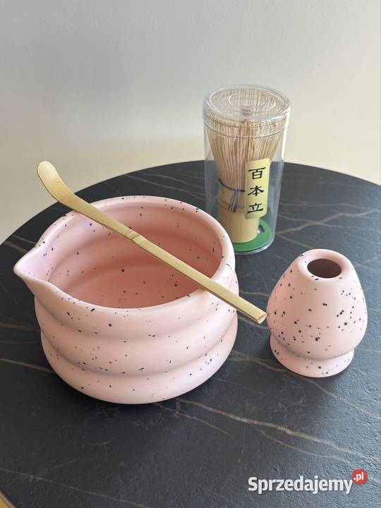Różowy zestaw matcha nakrapiany 4 elementy na Przybory kuchenne pomorskie