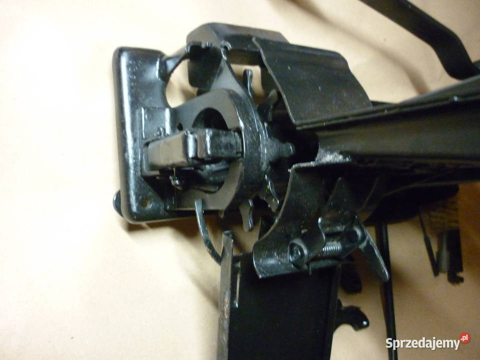 Maszynka do taśmowania amunicji 127 mm