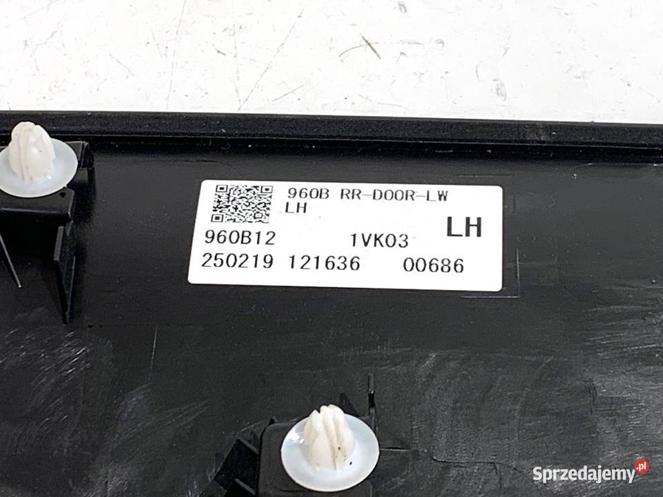 LISTWA DRZWI LEWY TYŁ LEXUS LBX Crossover Sonic