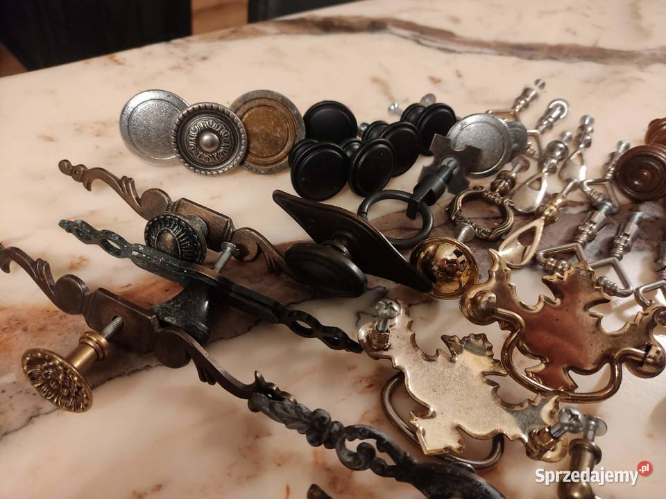 stare uchwyty meblowe z szyldem i bez 65 sztuk lubuskie Gorzów Wielkopolski