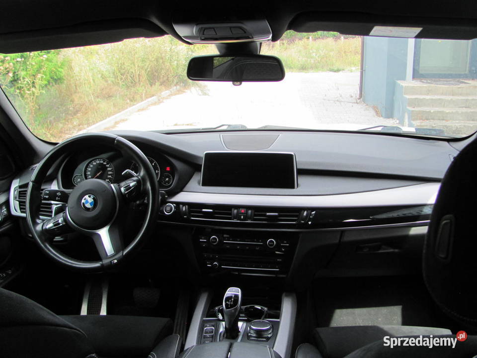 Syndyk sprzeda BMW X5 prod 2018 biały Staszów