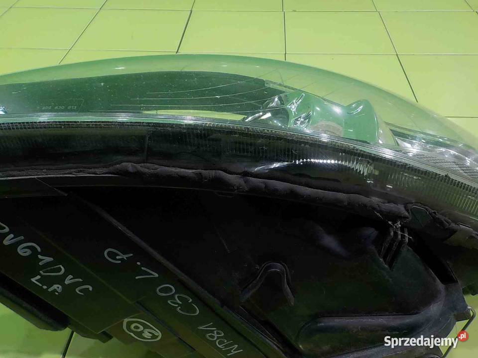 VOLVO C30 20 D 12r lampa lewa przod 31299821 Suków