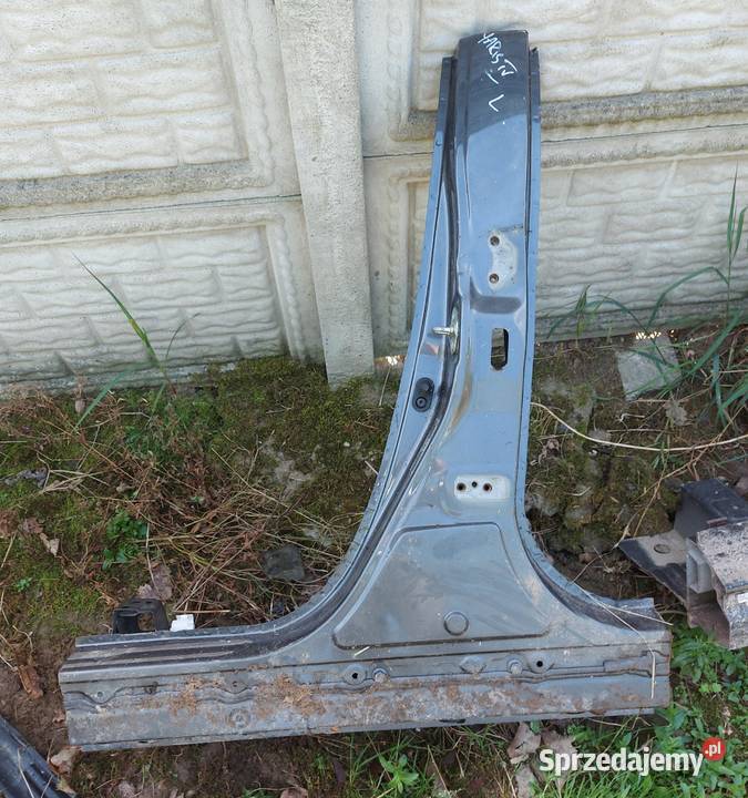 TOYOTA YARIS IV Słupek próg lewy Motoryzacja