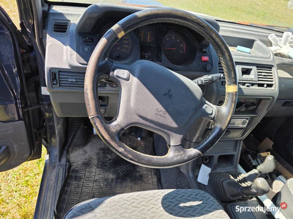 Samochód Mitsubishi Pajero 28L Diesel OC na Reda