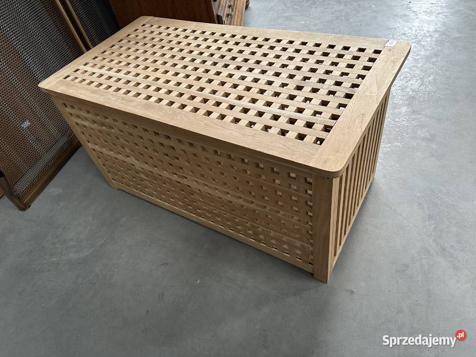 Drewniana skrzynia stolik