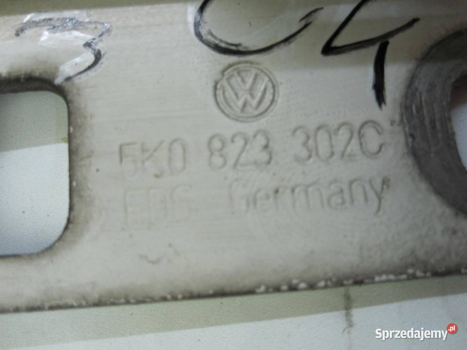 VW GOLF VI 10r Zawias maski 5K0823302C