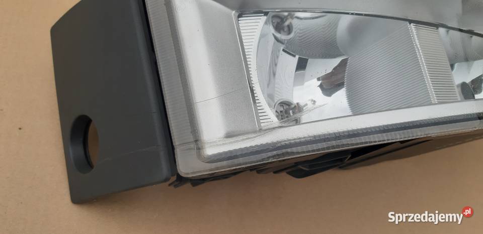 VOLVO FH4 FM HALOGEN PRAWY LAMPA PRZECIWMGIELNA ciężarowe Bieleń sprzedam