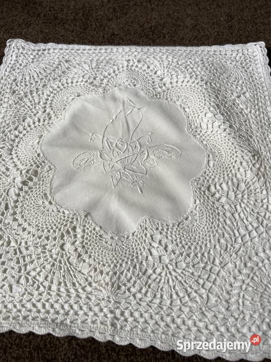 Poszewka szydełkowa haftowana biały Zabrze