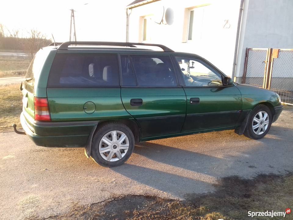 Opel Astra F Kombi 16 16V100 BLPG 1997 HAK 311000km Stopnica