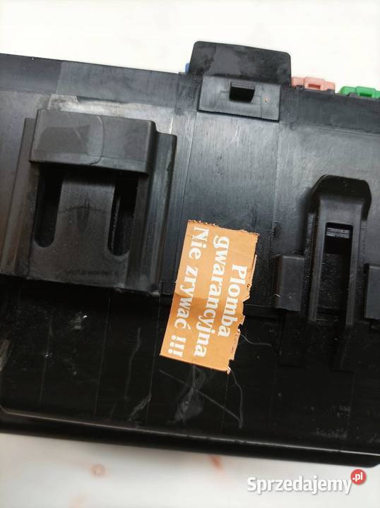 SKRZYNKA BEZPIECZNIKÓW 68384402AC 57 HEMI Dodge Rok produkcji 2019