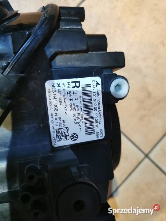 VW TIGUAN II 2016 PRAWA LAMPA PRZÓD 5NB941006B Margonin