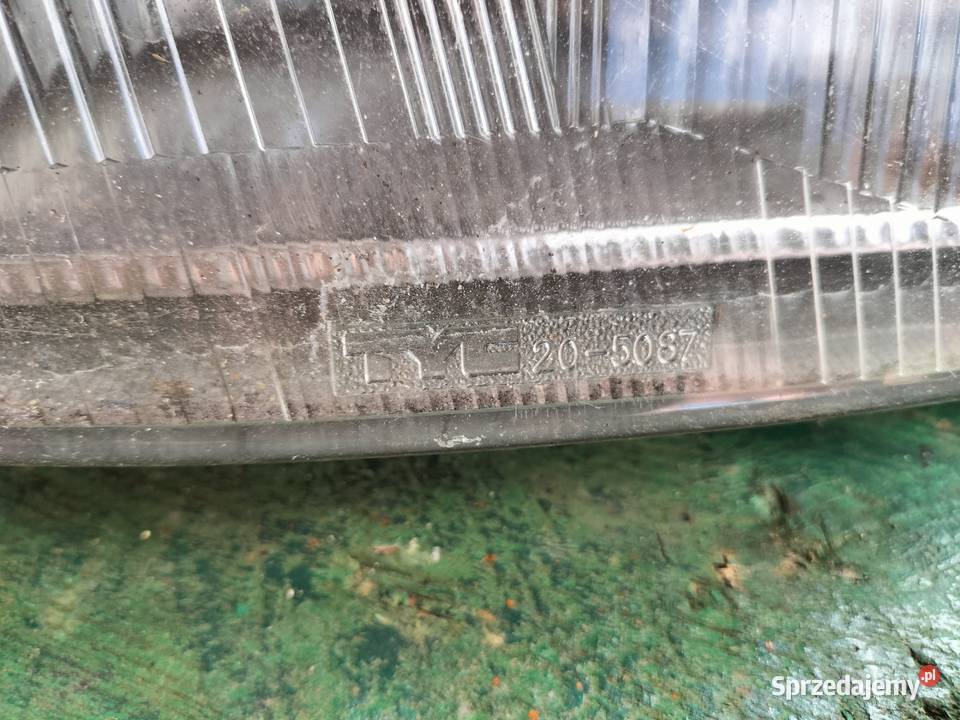 Mitsubishi Carisma LAMPA PRZEDNIA PRAWA Kamień-Kolonia