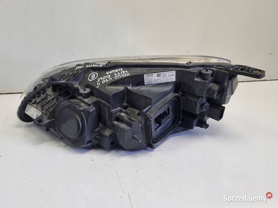 LAMPA PRAWA Volvo V40 II XC40 LIFT PRZEDNIA