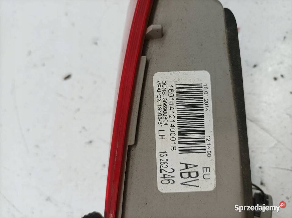 LAMPA TYŁ W KLAPĘ LEWA KOMBI 132782246 Opel