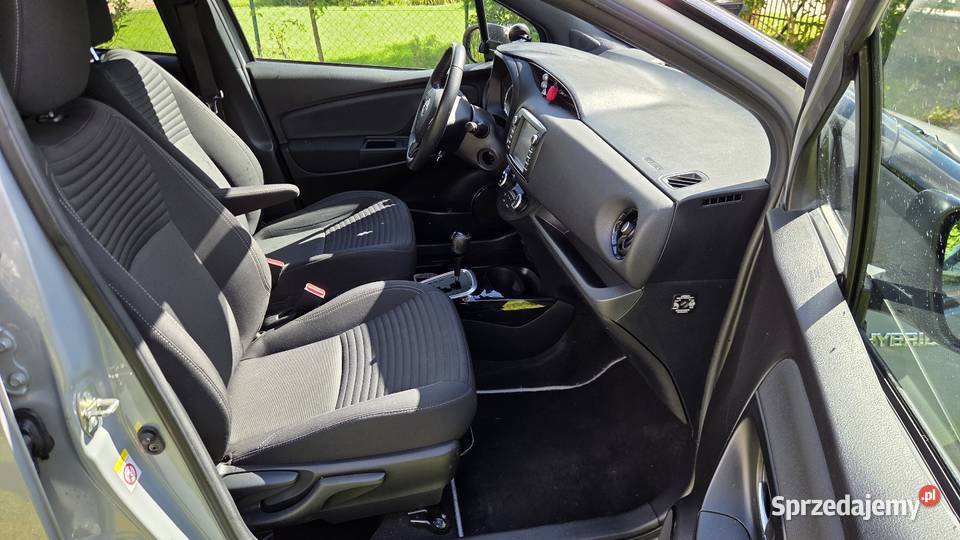 Toyota Yaris Hybryda Automat Najbogatsza Wersja isofix Gdańsk sprzedam