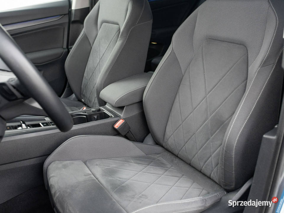 Volkswagen Golf CT309AF15 eTSI EVO Style DSG podgrzewane fotele Pępowo