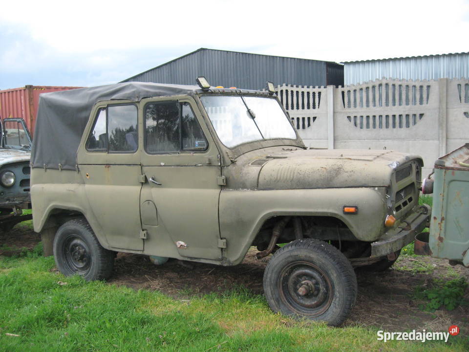 Gaz 69 z dokumentami