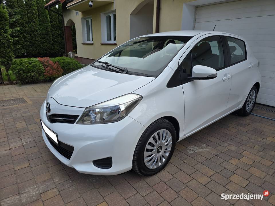 Toyota Yaris 10 VVTi Edition 2014 Rok produkcji 2014 Karczew