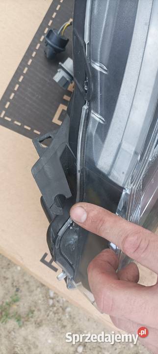 Toyota yaris III FL lampa przód lewa soczewka osobowe Oświetlenie Łódź