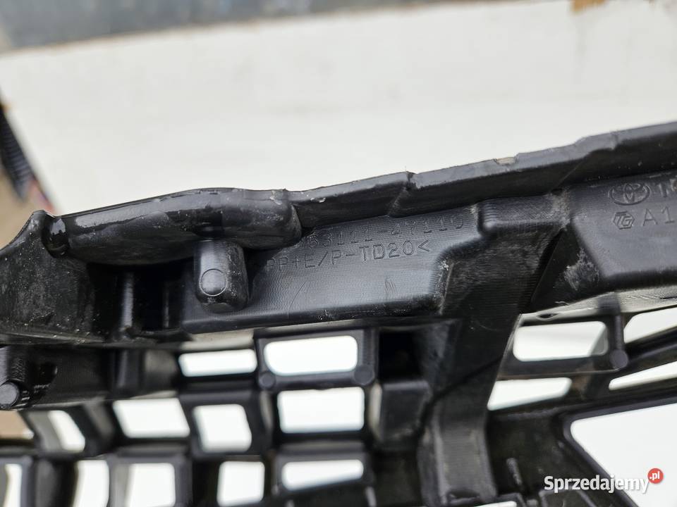 TOYOTA PRIUS V PLUS LIFT GRILL ATRAPA PRZÓD osobowe Międzychód