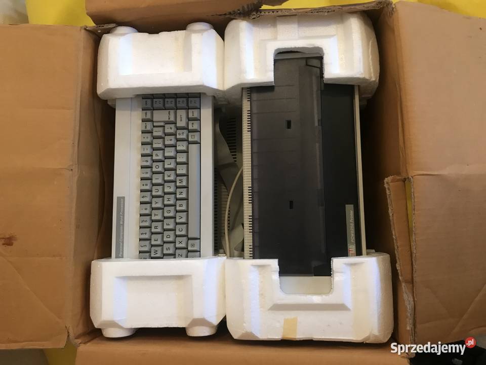 Stary komputer Amstrad pudełko