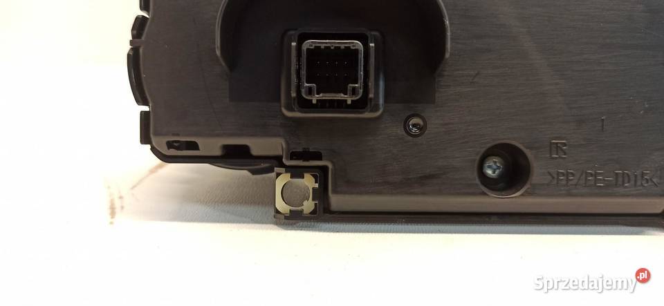 SUZUKI SWIFT MK8 PANEL KLIMATYZACJI 3951052R00 osobowe sprzedam