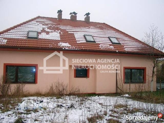 sprzedaży domu wolnostojącego 210m2