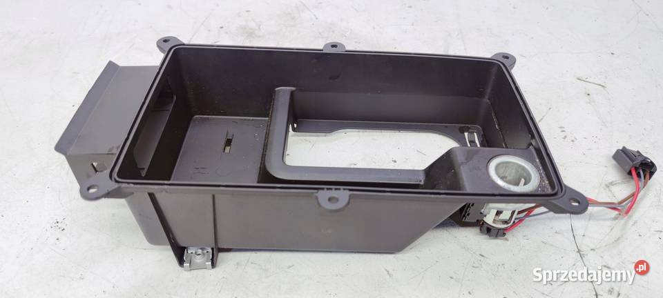 SCHOWEK PÓŁKA TUNELU AUDI A4 B9 8W0864981C osobowe Przystajń