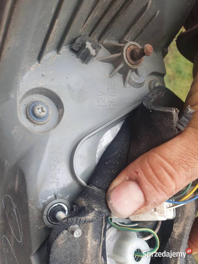 Lampa tylna prawa lewa w błotnik klapę Toyota osobowe Kraków sprzedam