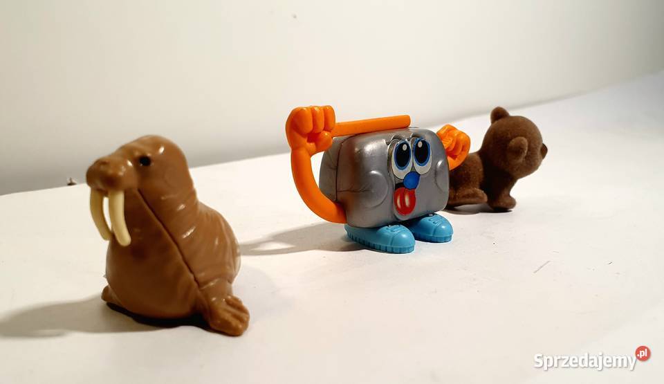 Zabawki figurki z bajek mors miś toster delfin