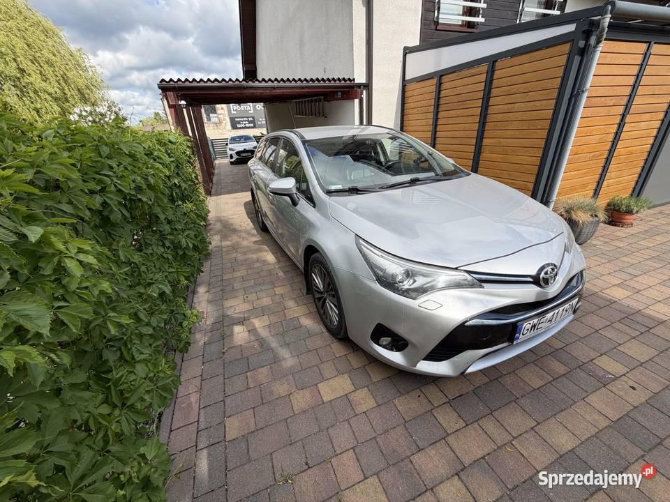 Sprzedam Toyota avensis 219500km