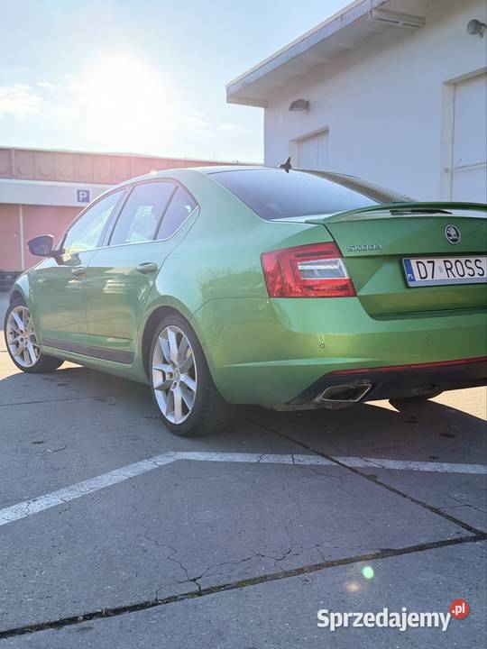 Skoda Octavia VRS 2015r sedan rally Green Pearl