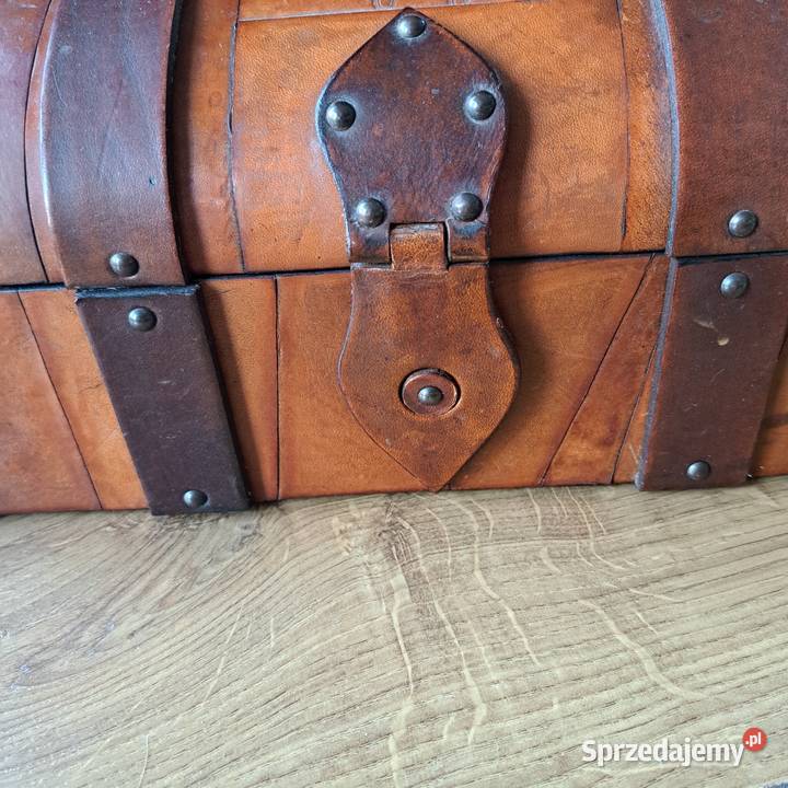 Stylowa Skrzynia Dekoracyjna w Stylu Vintage Domaszczyn