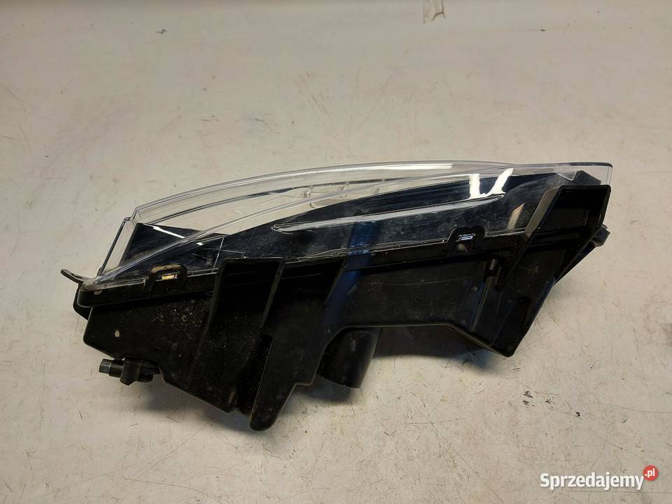 TESLA MODEL Y 2022r HALOGEN LED DRL PRAWY